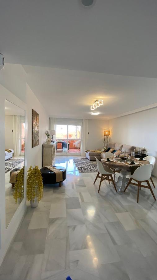Appartement Ikram Front Beach Bermuda Beach à Estepona Extérieur photo